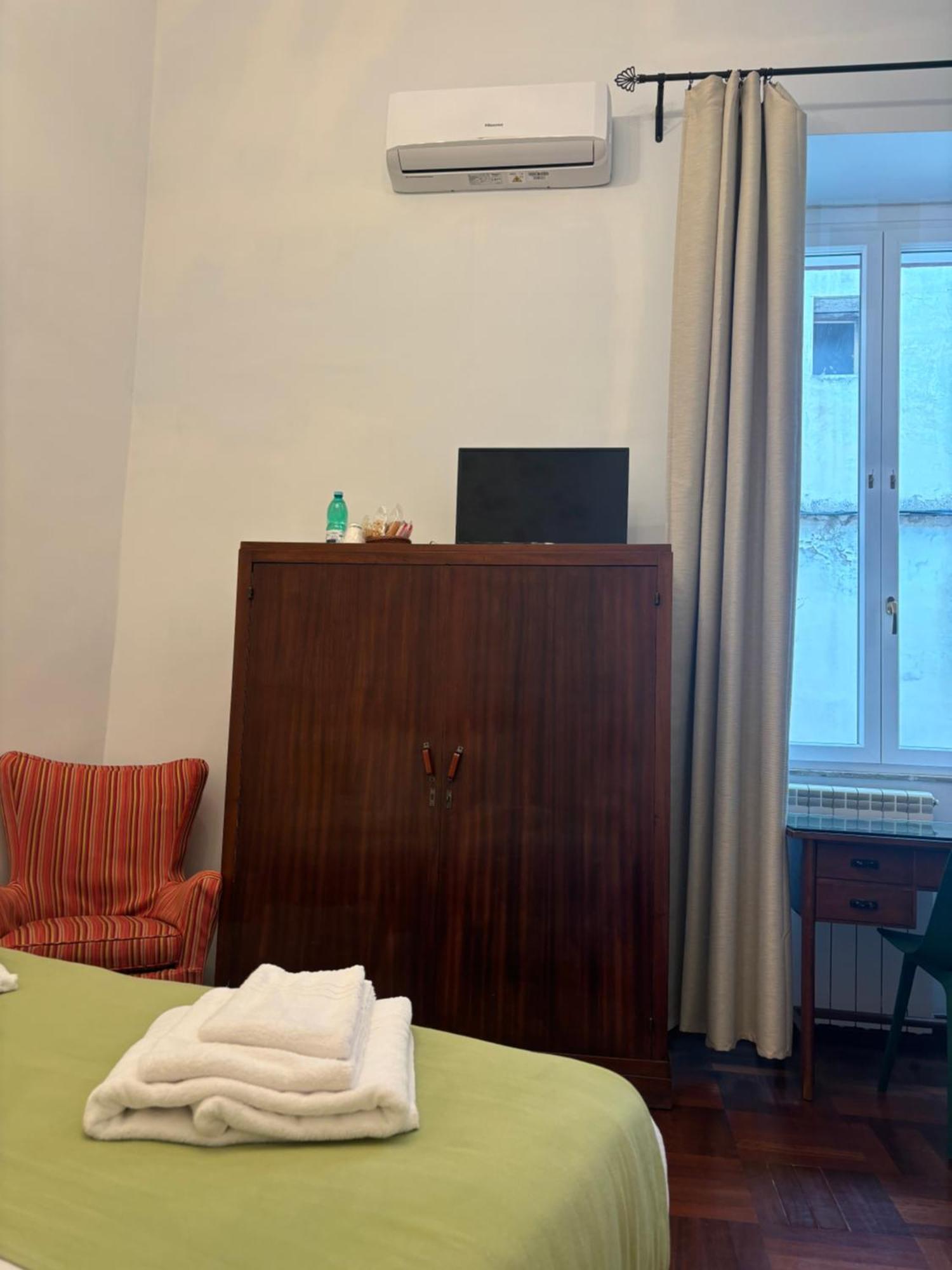 Folle Citta B&B Napoli Bagian luar foto