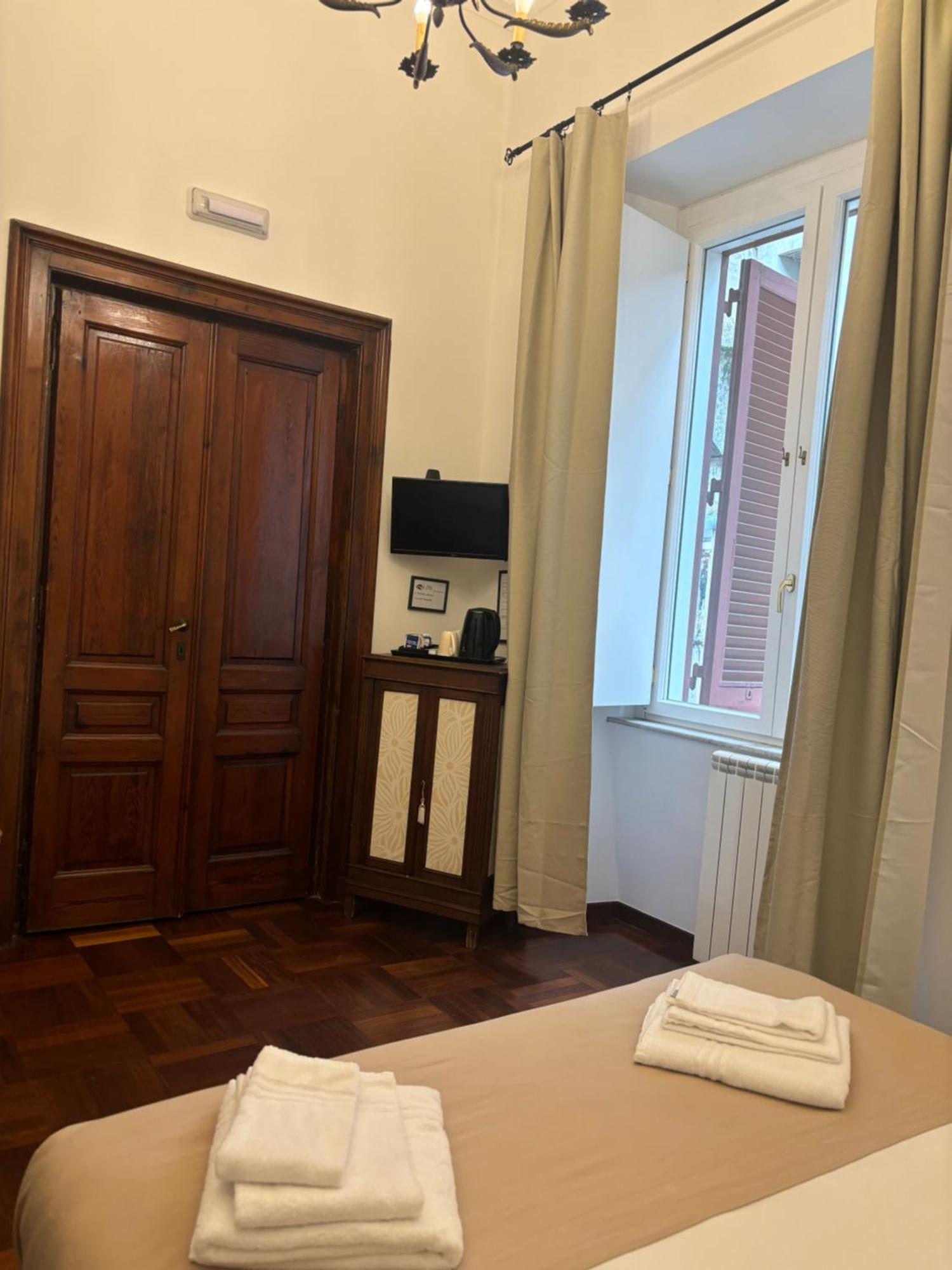 Folle Citta B&B Napoli Bagian luar foto